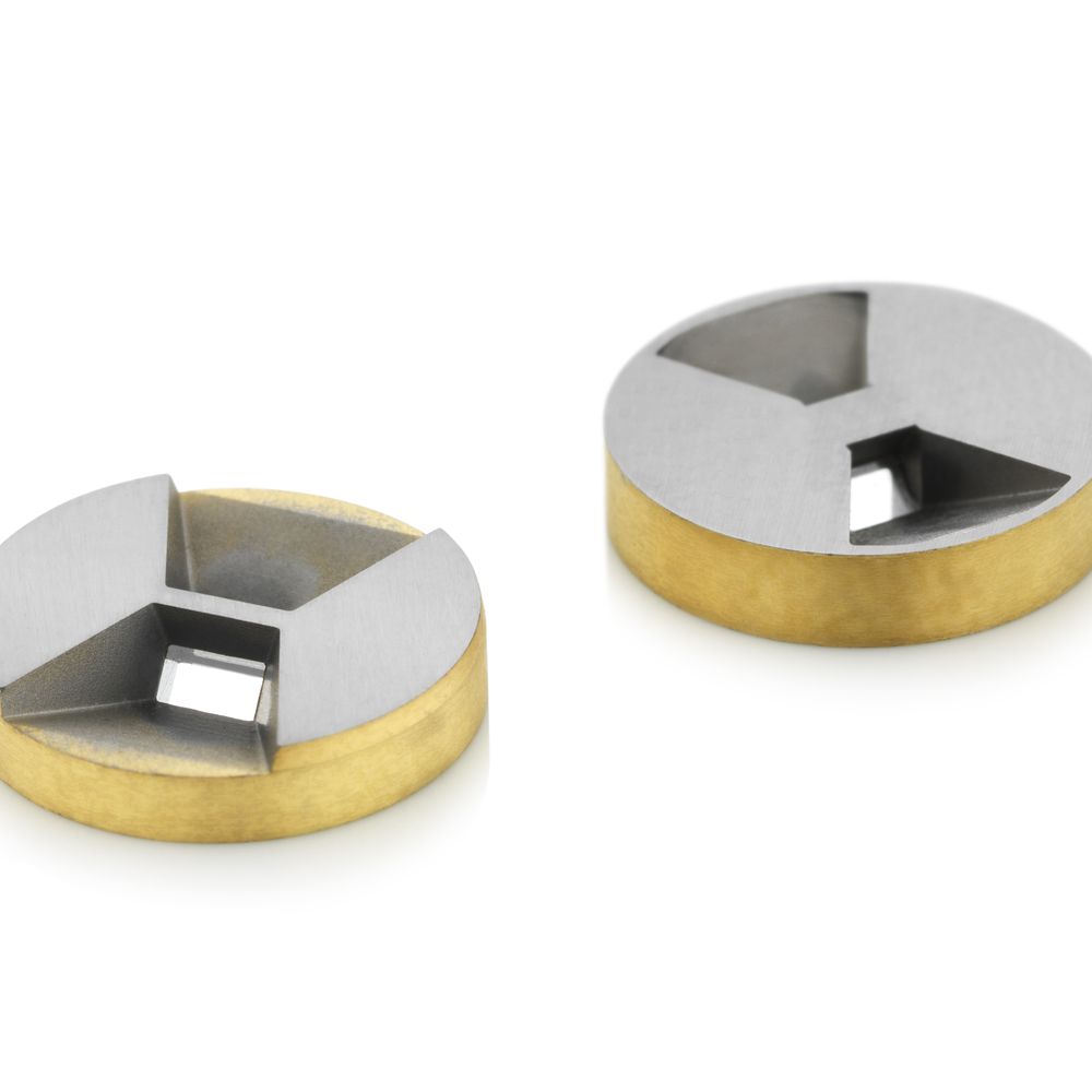 CVD single crystal diamond components